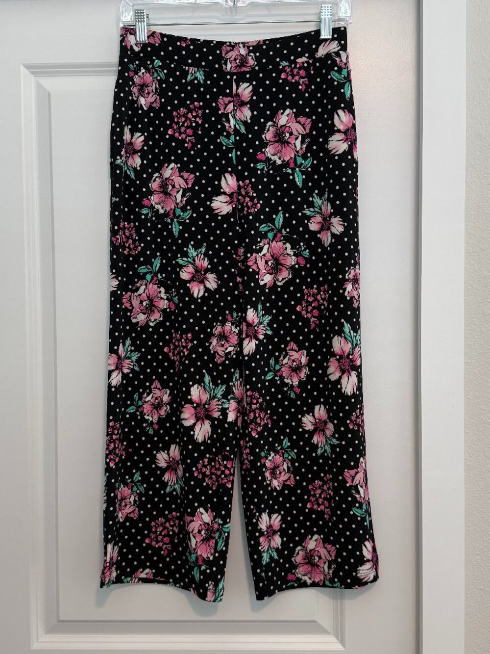 Susan Graver Printed Liquid Knit Pull-On Crop Pants Black/Coral XS A302647 QVC